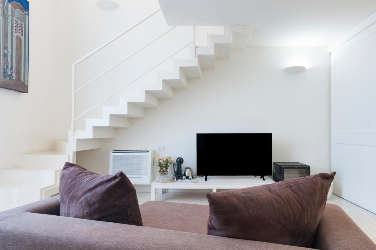 Casa Di Lo Suites Лече Екстериор снимка