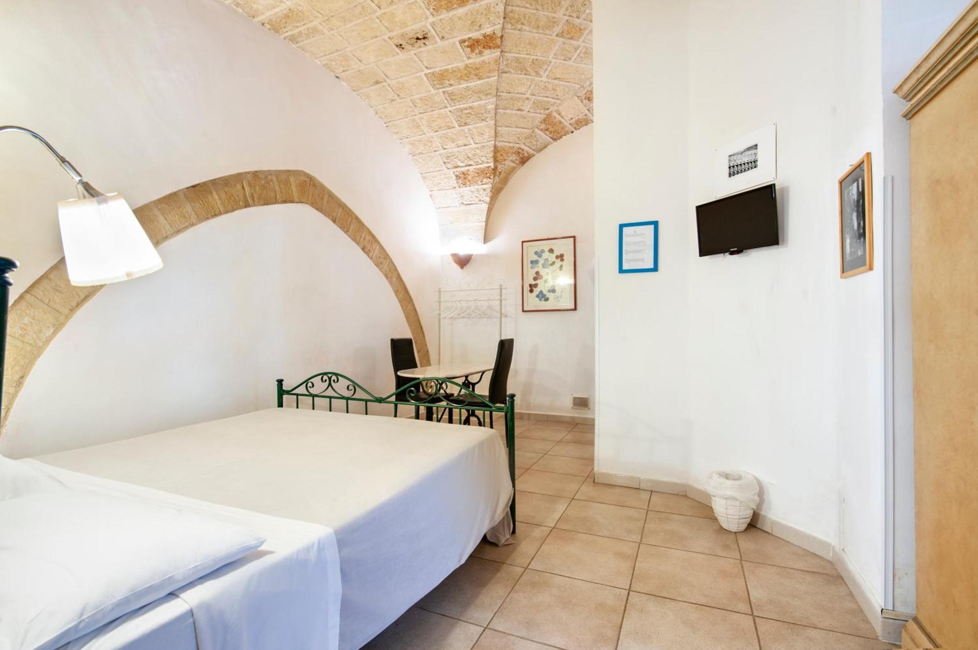 Casa Di Lo Suites Лече Стая снимка